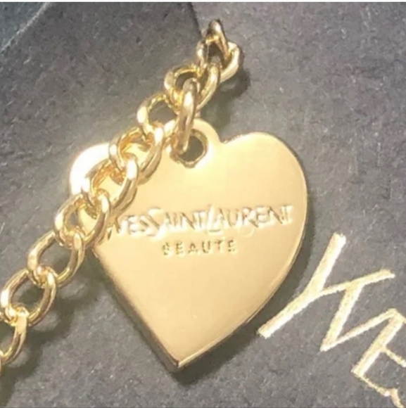 Yves Saint Laurent - Picture 14 of 15